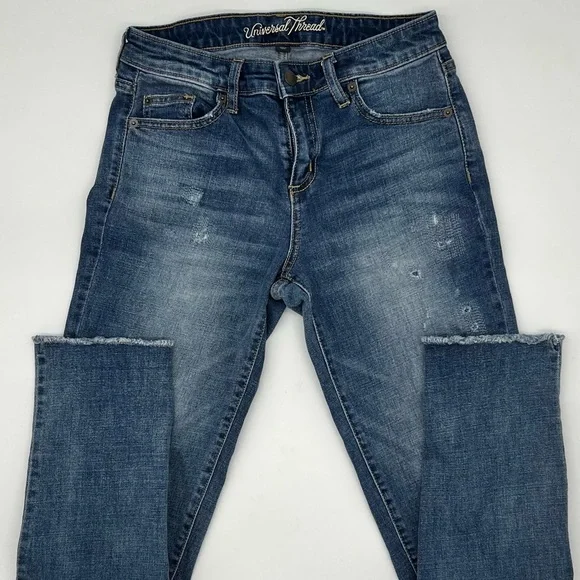 Universal Threads Mid Rise Boyfriend Distressed Crop Jeans - Picture 1 of 6